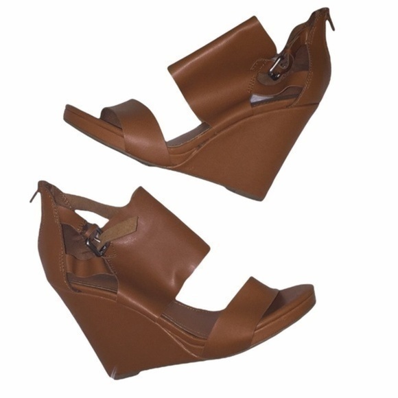 EXPRESS Tan Wedge Sandals - Picture 5 of 8